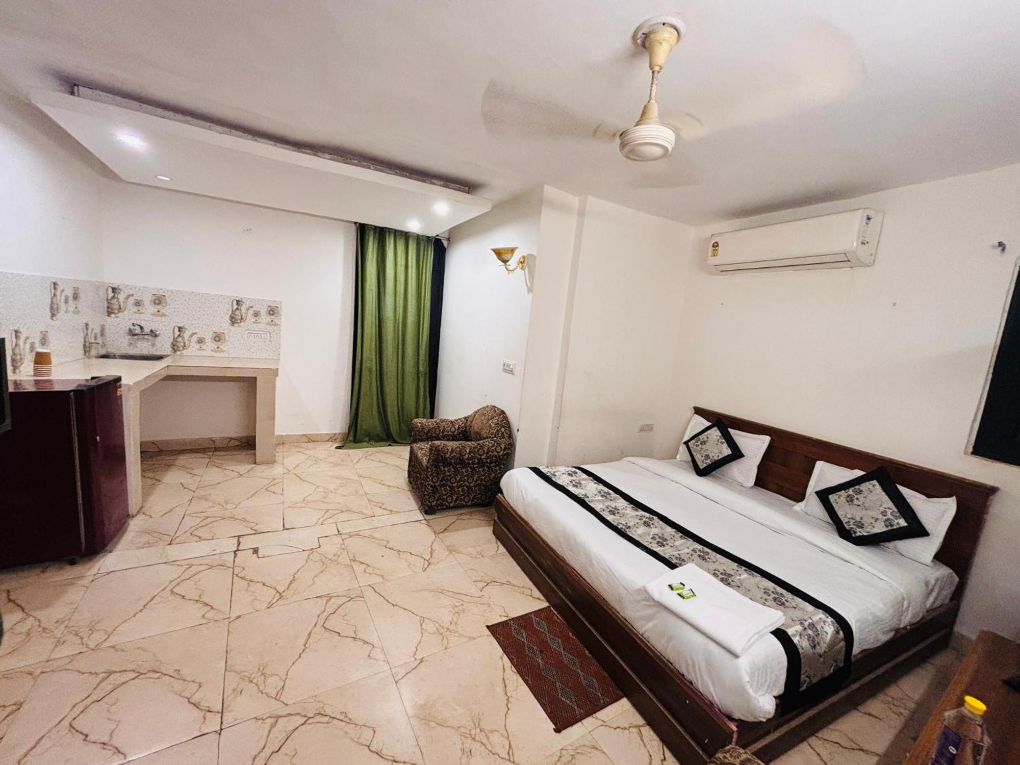 Hotel Hauz Khas - Near And